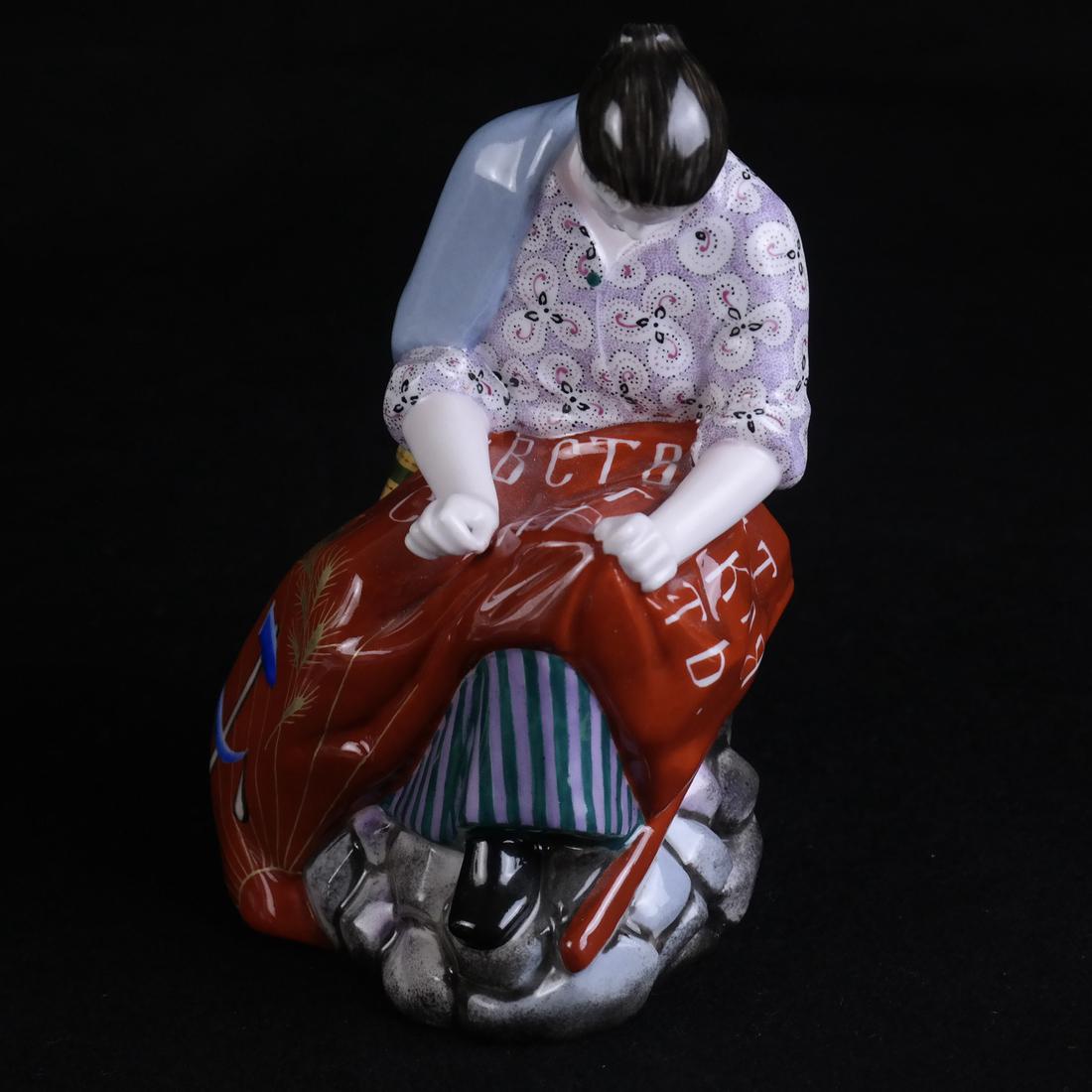 Lomonosov Revolutionary Porcelain Figure (1 of 6)