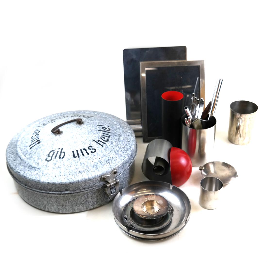 26 Assorted Metal Table, Kitchen & Bar Items (1 of 6)