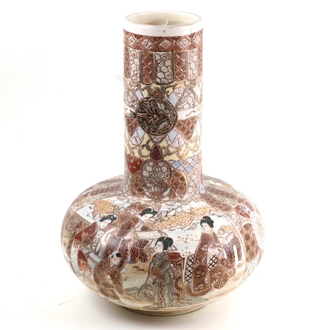 Japanese Satsuma Style Earthenware Vase (1 of 8)