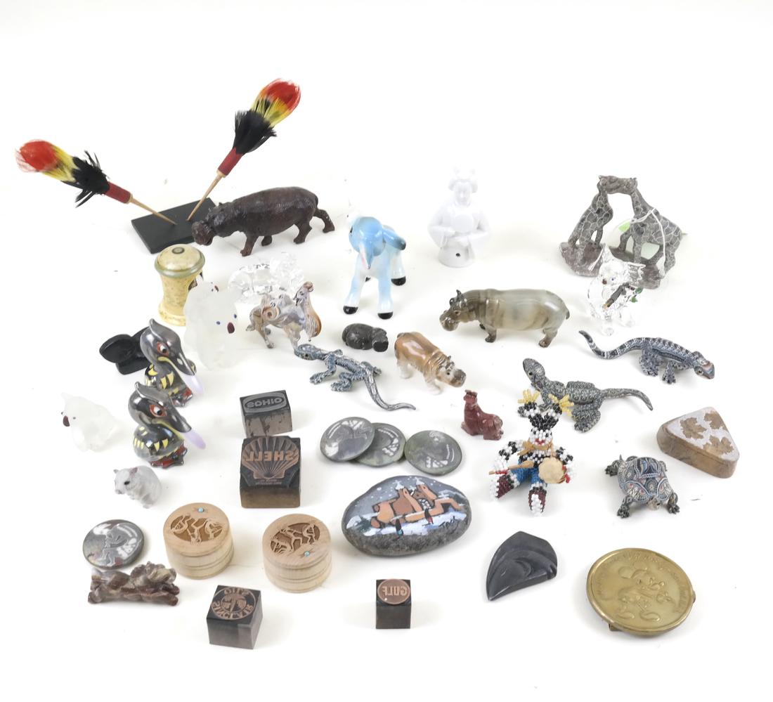 Boxed Lot Of Assorted Decorations (1 of 7)