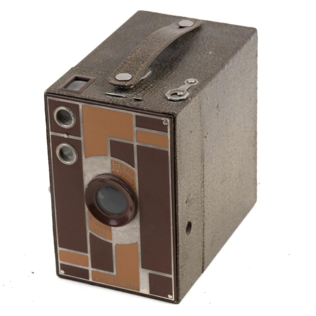 Kodak "Beau" Brownie Camera - Brown (1 of 6)