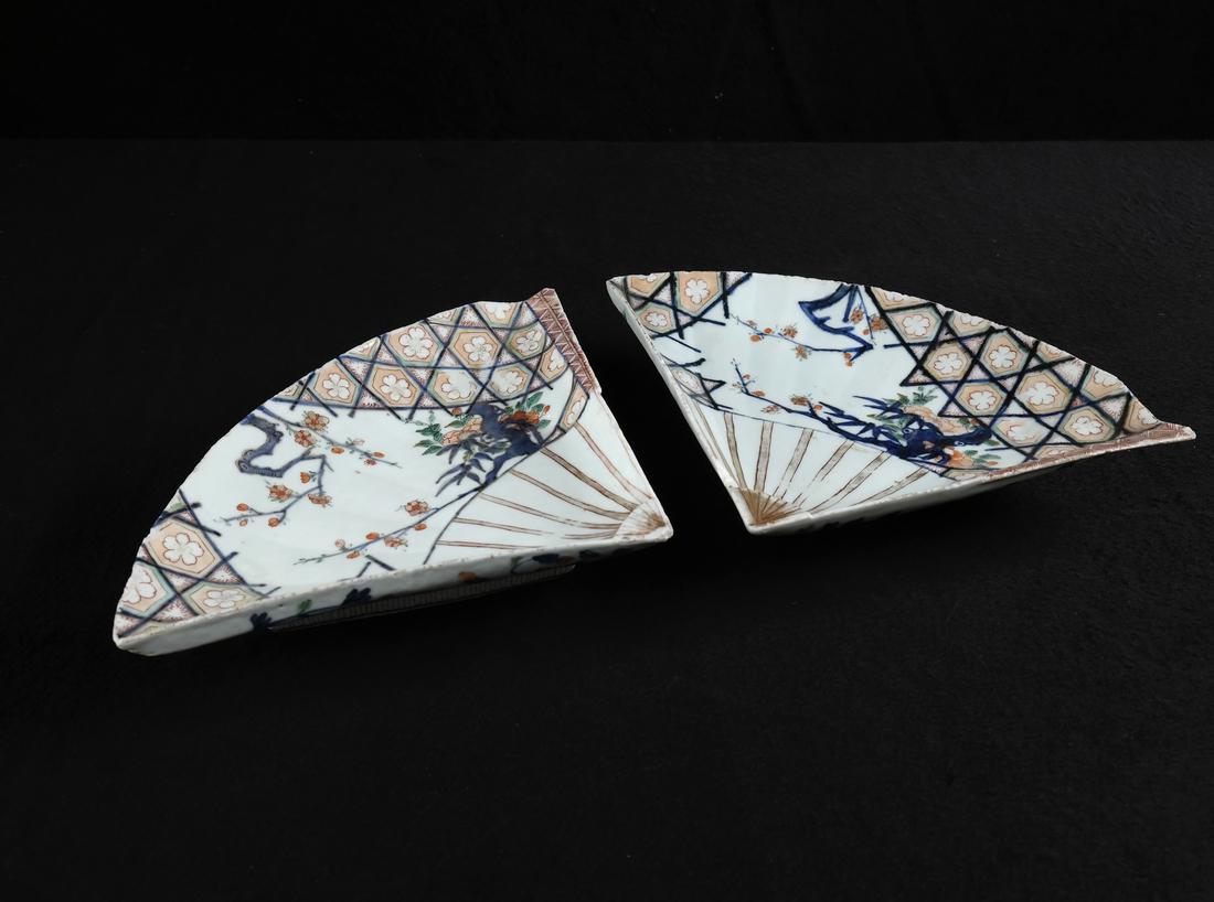 Two Fan-Shaped Porcelain Dishes (1 of 8)