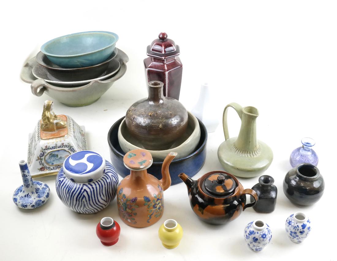 20 Various Porcelain and Ceramic Vessels (1 of 8)