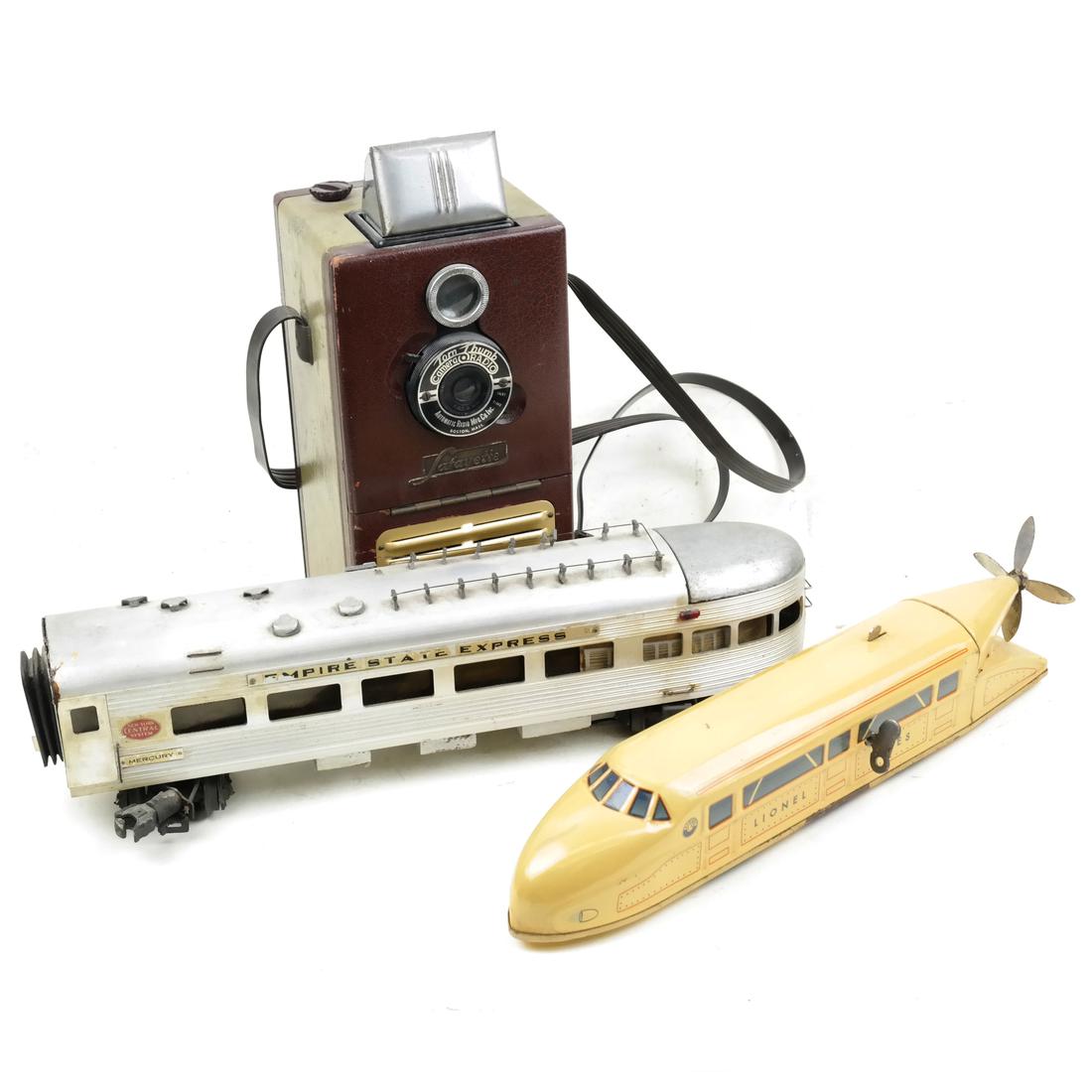 3 Vintage Pieces - 2 Model Trains, Camera (1 of 8)