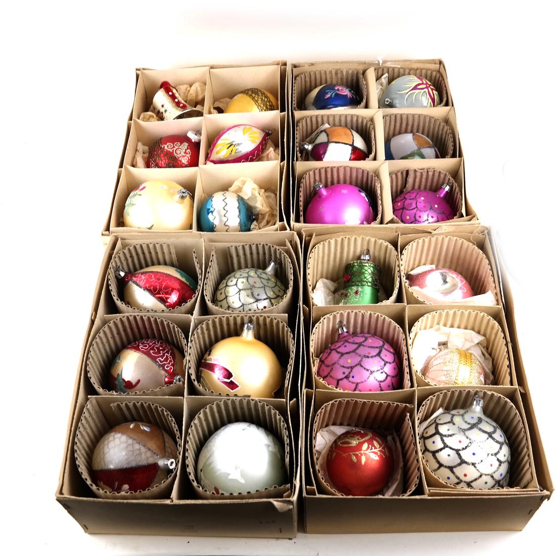 24 Christmas Ornaments (1 of 5)