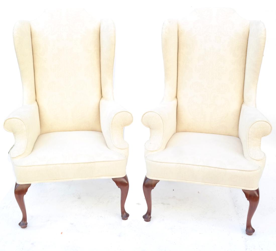 Pair of Queen Anne-Style Wing Chairs by Kittinger: Pair of creme upholstered wing chairs by, Kittinger NY, Buffalo.