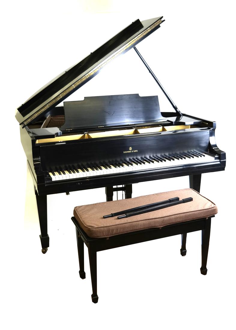 Steinway & Sons, New York Model M Studio Grand Piano (1 of 9)