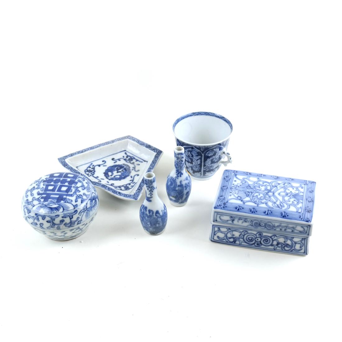 Six Chinese Export Blue and White Items (1 of 9)
