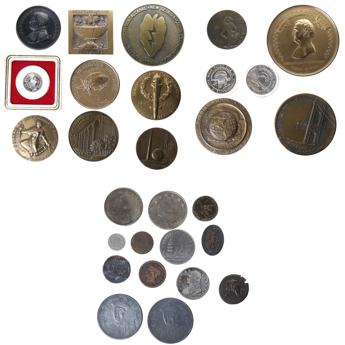 SELECTION OF AMERICAN AND WORLD MEDALS AND COINS. (1 of 10)