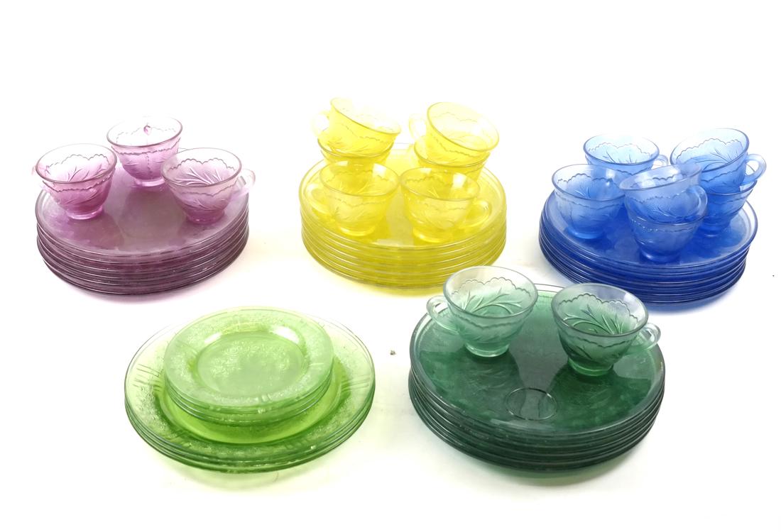 Assorted Depression Glass Dinnerware (1 of 10)