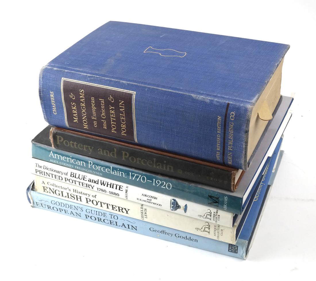 Box Lot of 6 Books on Pottery and Porcelain (1 of 8)