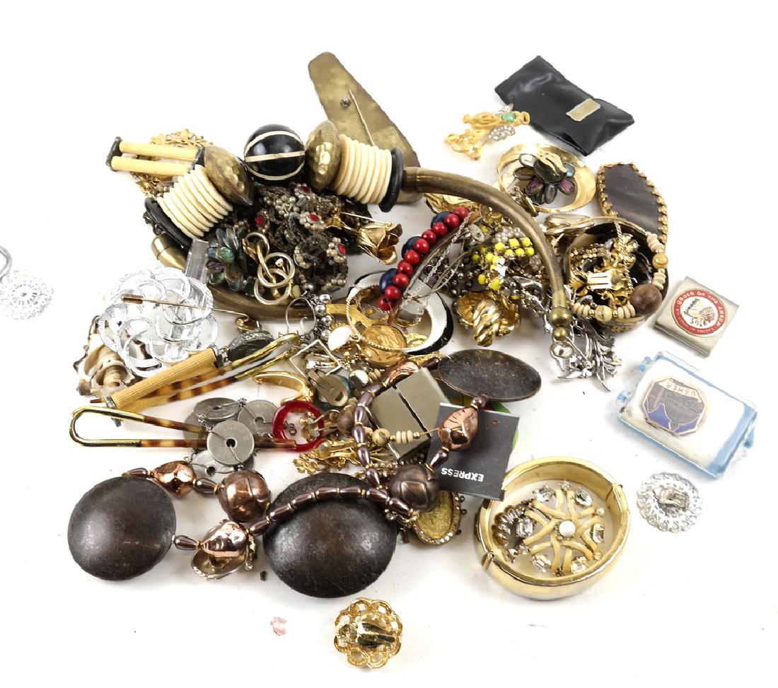 Costume Jewelry (1 of 4)