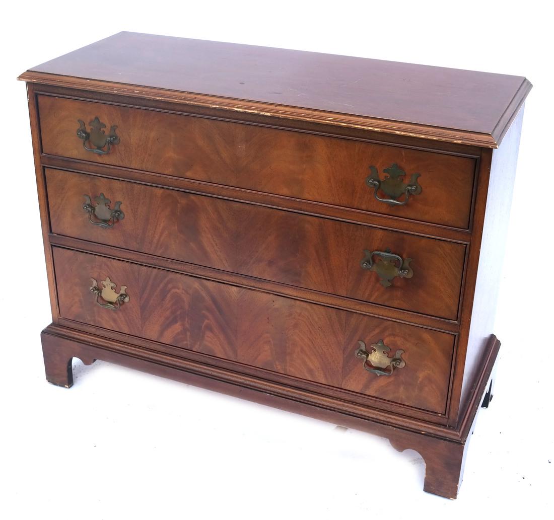 Georgian-Style Mahogany Server by Hickory Chair Co. (1 of 7)