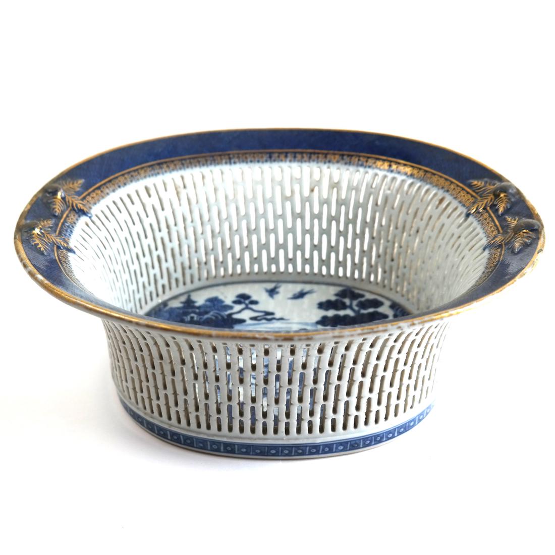 Blue and White Chinese Export Bowl (1 of 7)