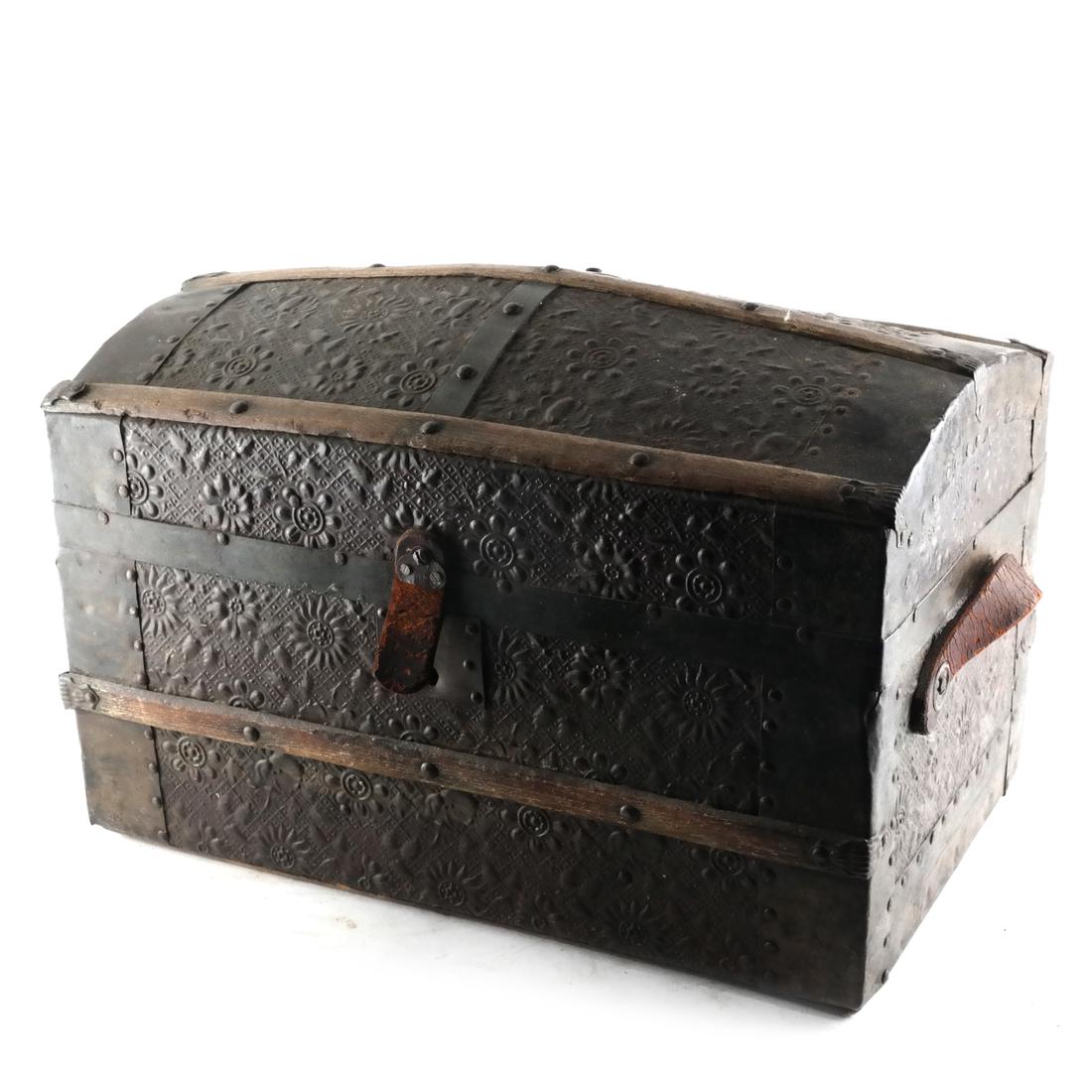 Salesman's Sample Dome Trunk (1 of 4)