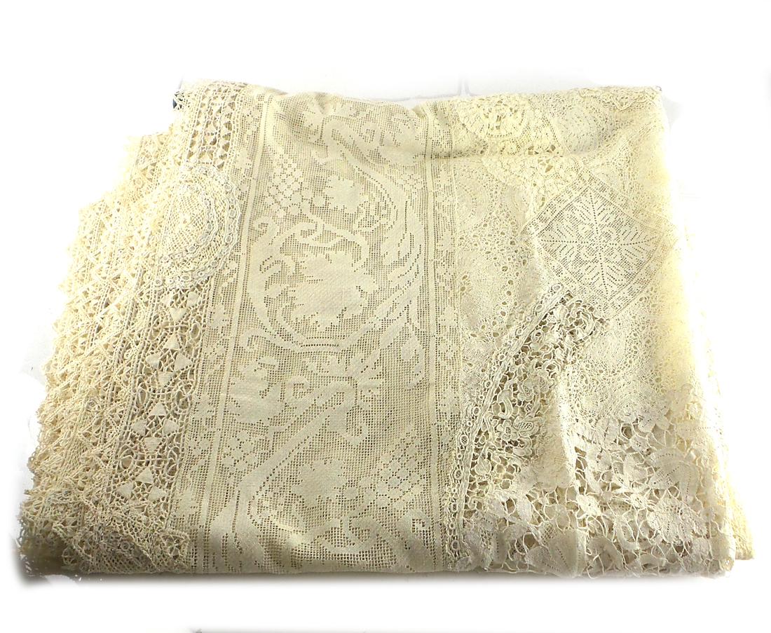 Fine Antique Italian Lace Tablecloth (1 of 4)