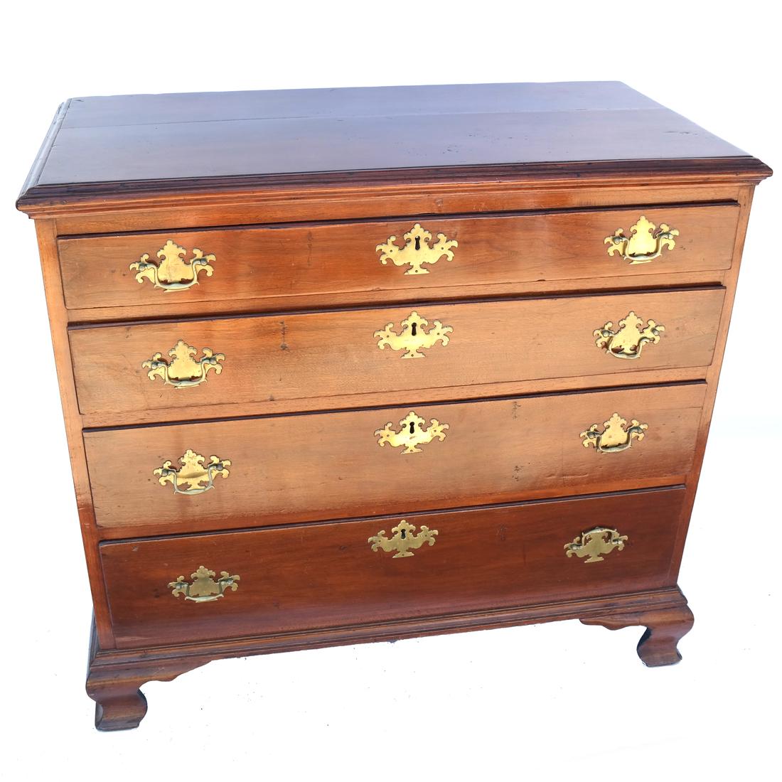 Antique American Bracket Base Chest (1 of 7)