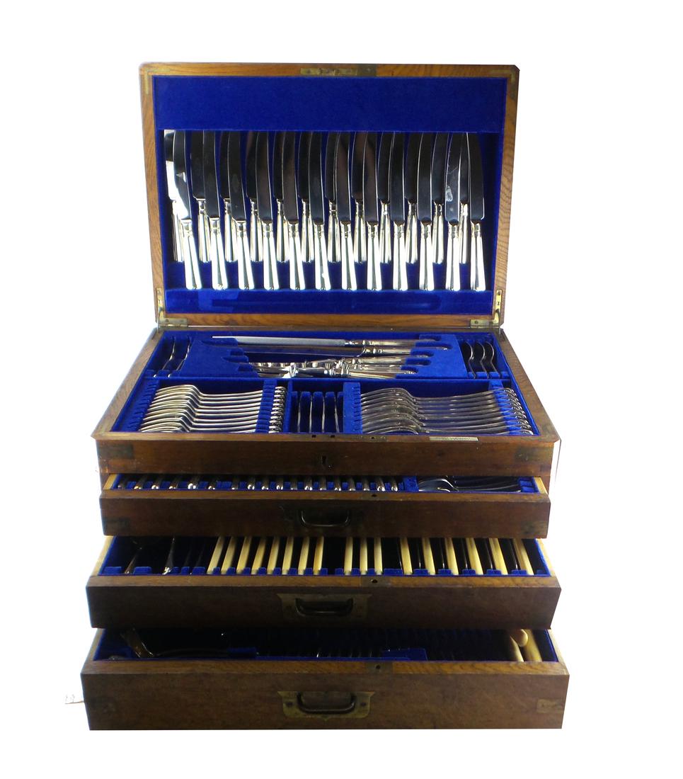 English Silver Plate Flatware in Canteen (1 of 8)