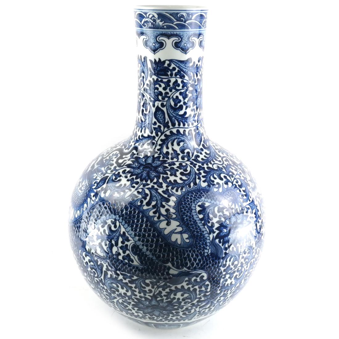 Chinese Large Blue & White Vase (1 of 8)