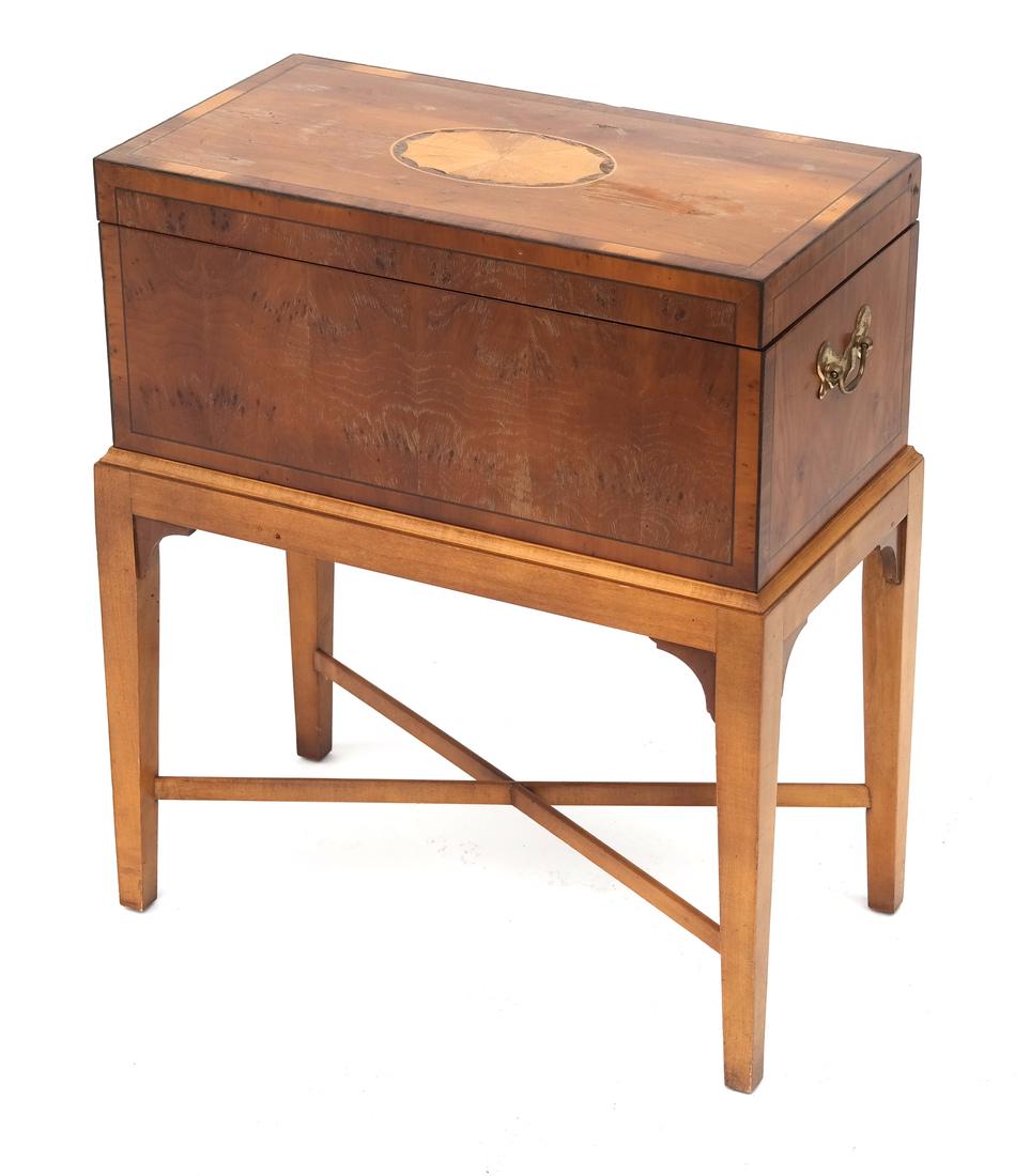 English-Style Box On Stand (1 of 4)