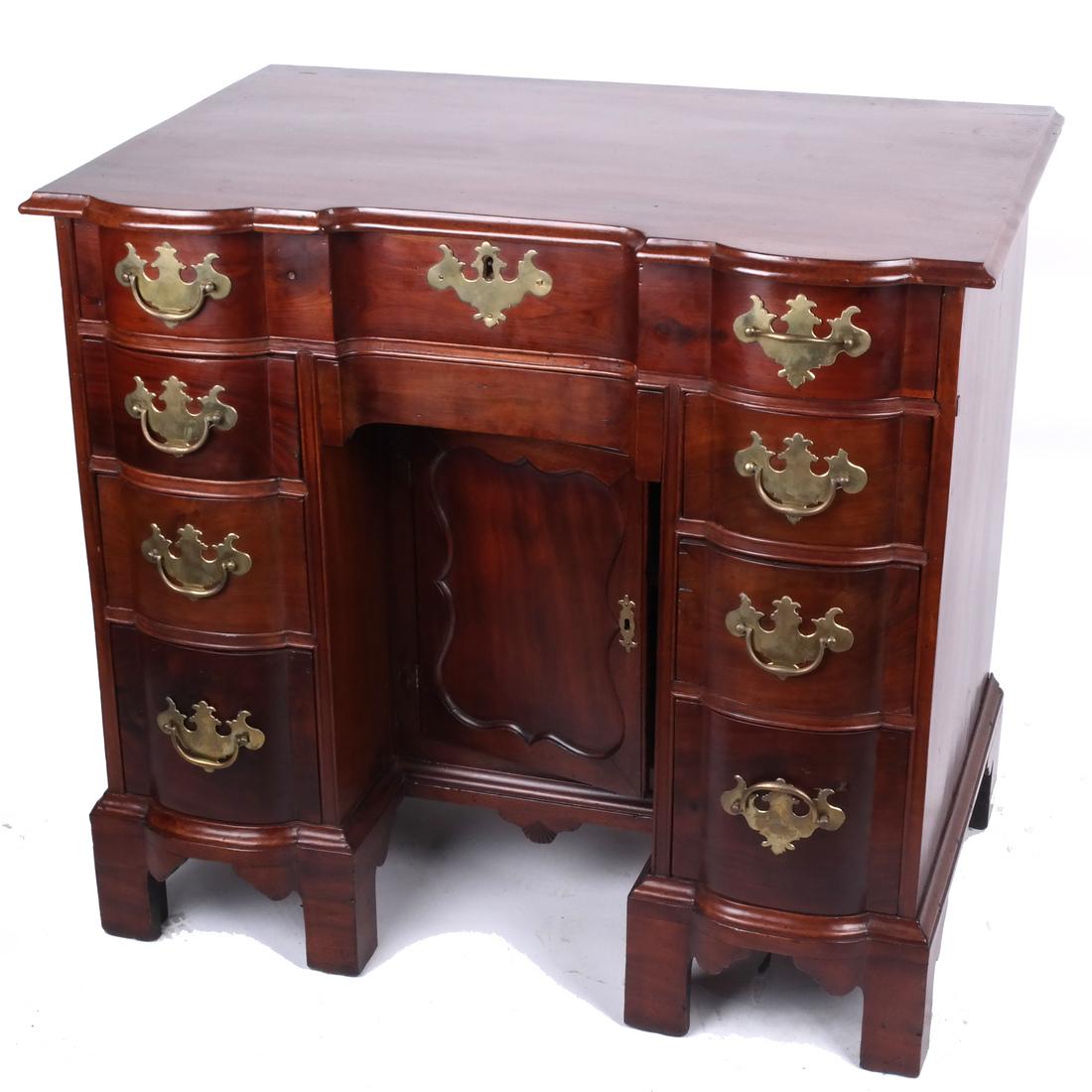 18th C. American New England Kneehole Desk (1 of 8)