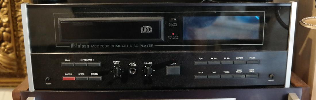 McIntosh CD Player Model MCD7000 (1 of 1)