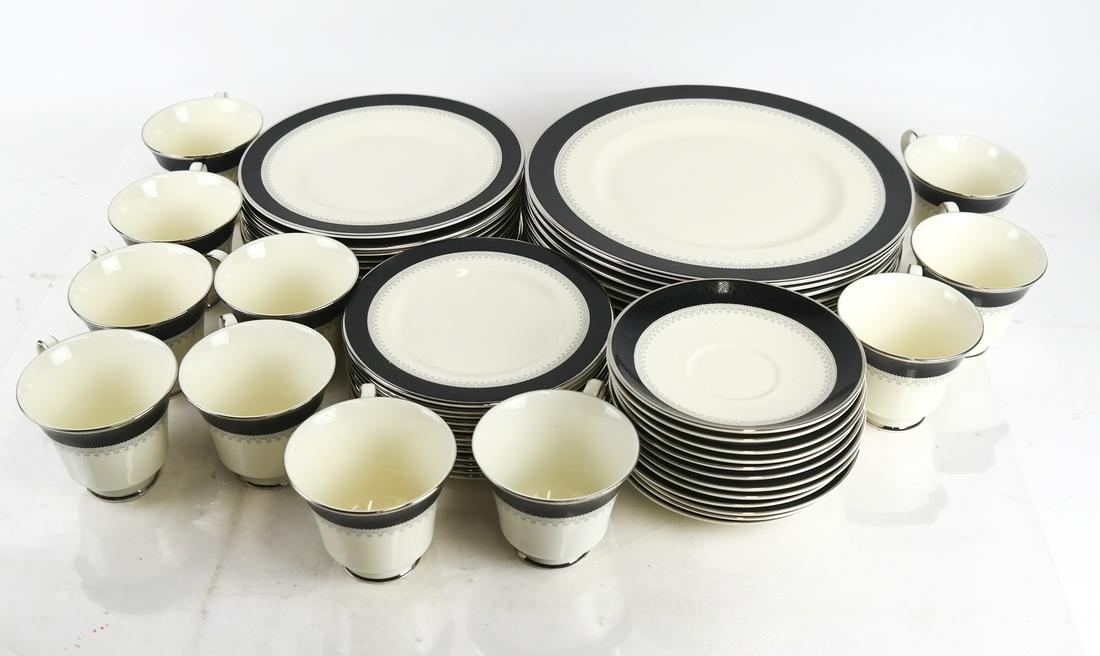 Minton "Wilmington" Porcelain Dinnerware (1 of 10)