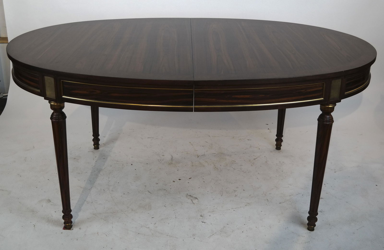 French-Style Oval Dining Room Table, Two Leaves (1 of 7)