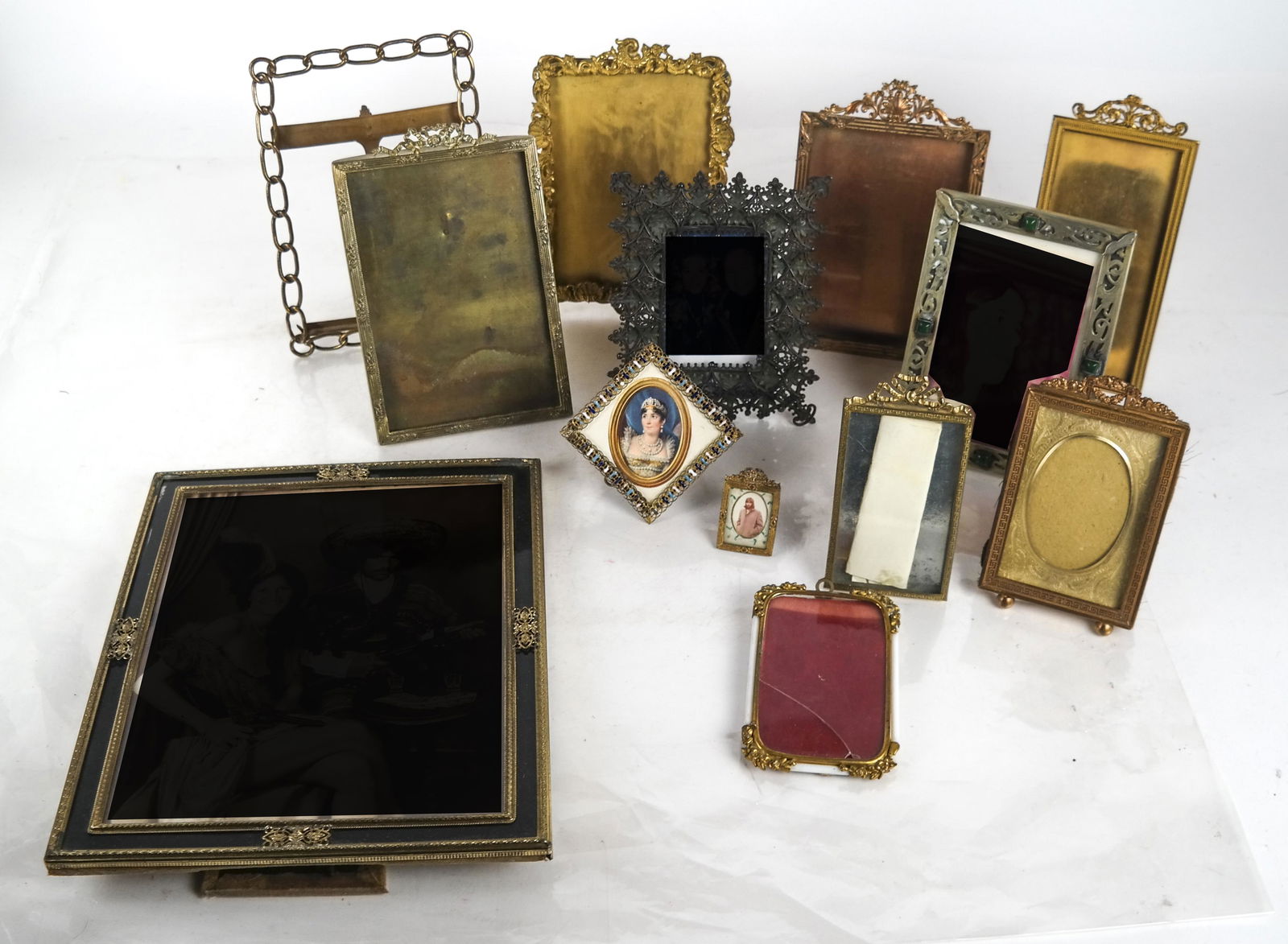 Lot of Twelve Antique Brass Photo Frames (1 of 10)