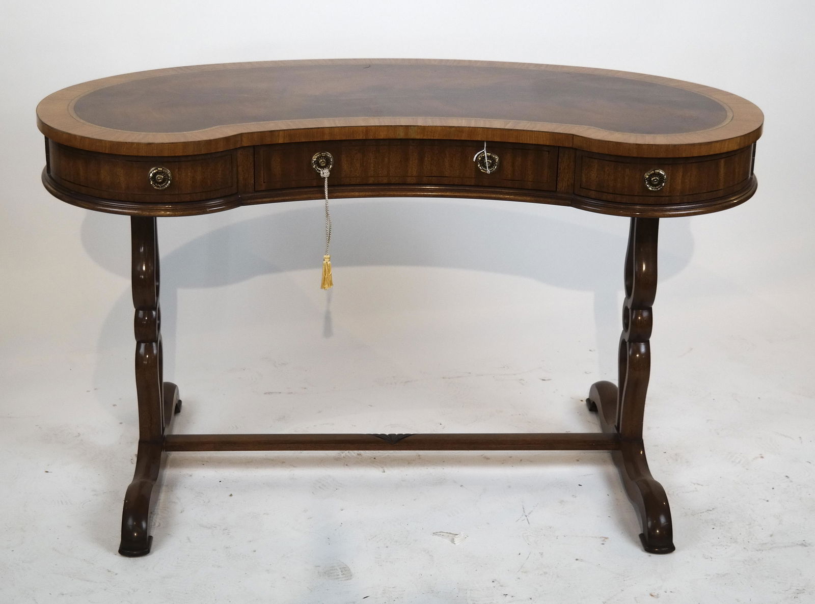 Regency-Style Kidney Form Desk By Karges (1 of 10)