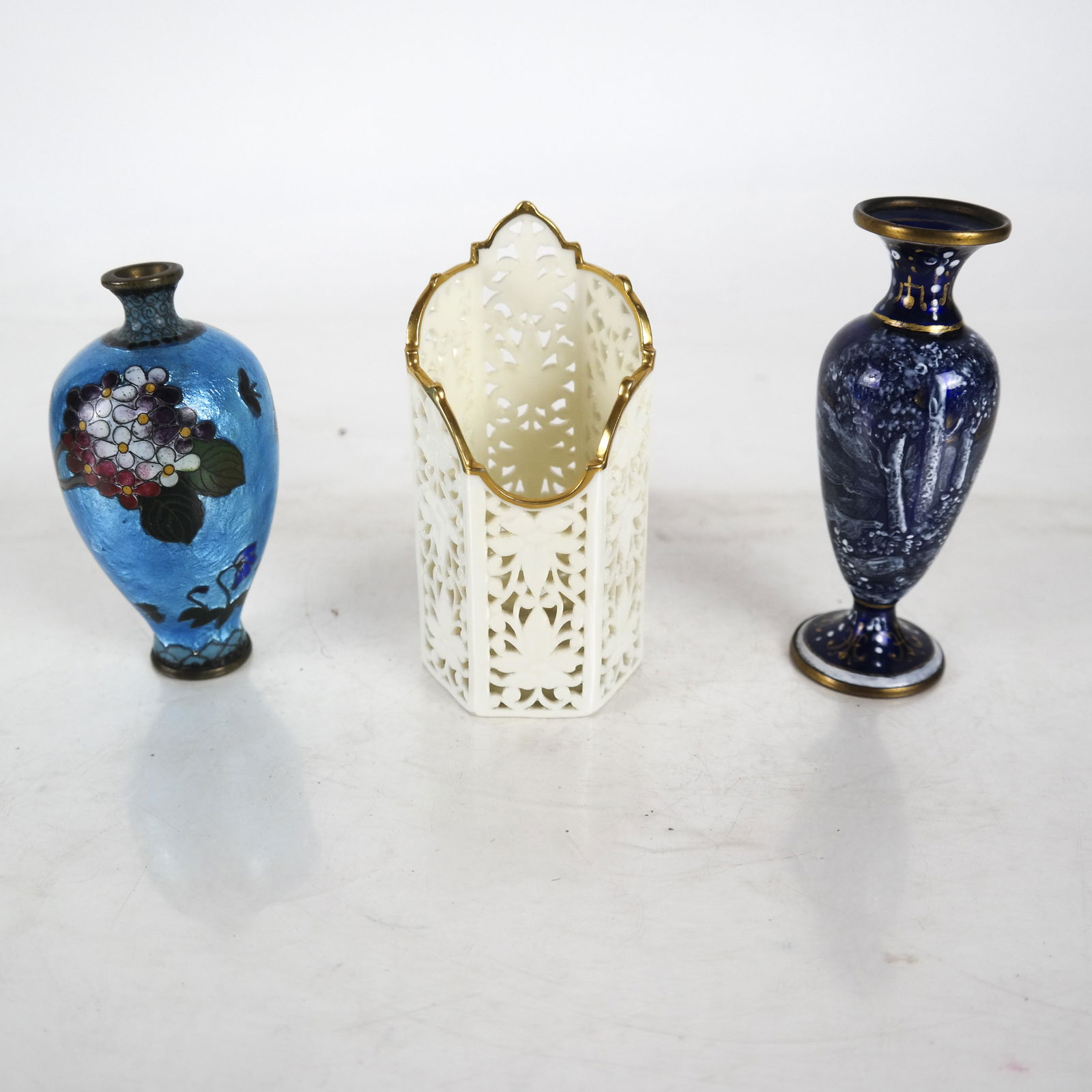 Three Porcelain Vases: Grainger Worcester, Other (1 of 10)
