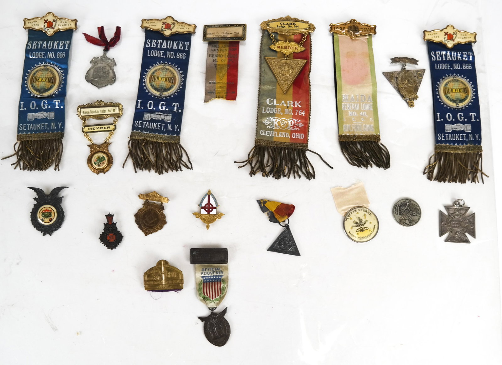 Lot Fraternal Lodge Mason Oddfellow Knights Moose: Assorted badges, ribbons, celluloids, medals, souvenirs, c.1810s through 1940s. Another surprise lot of 18 items.