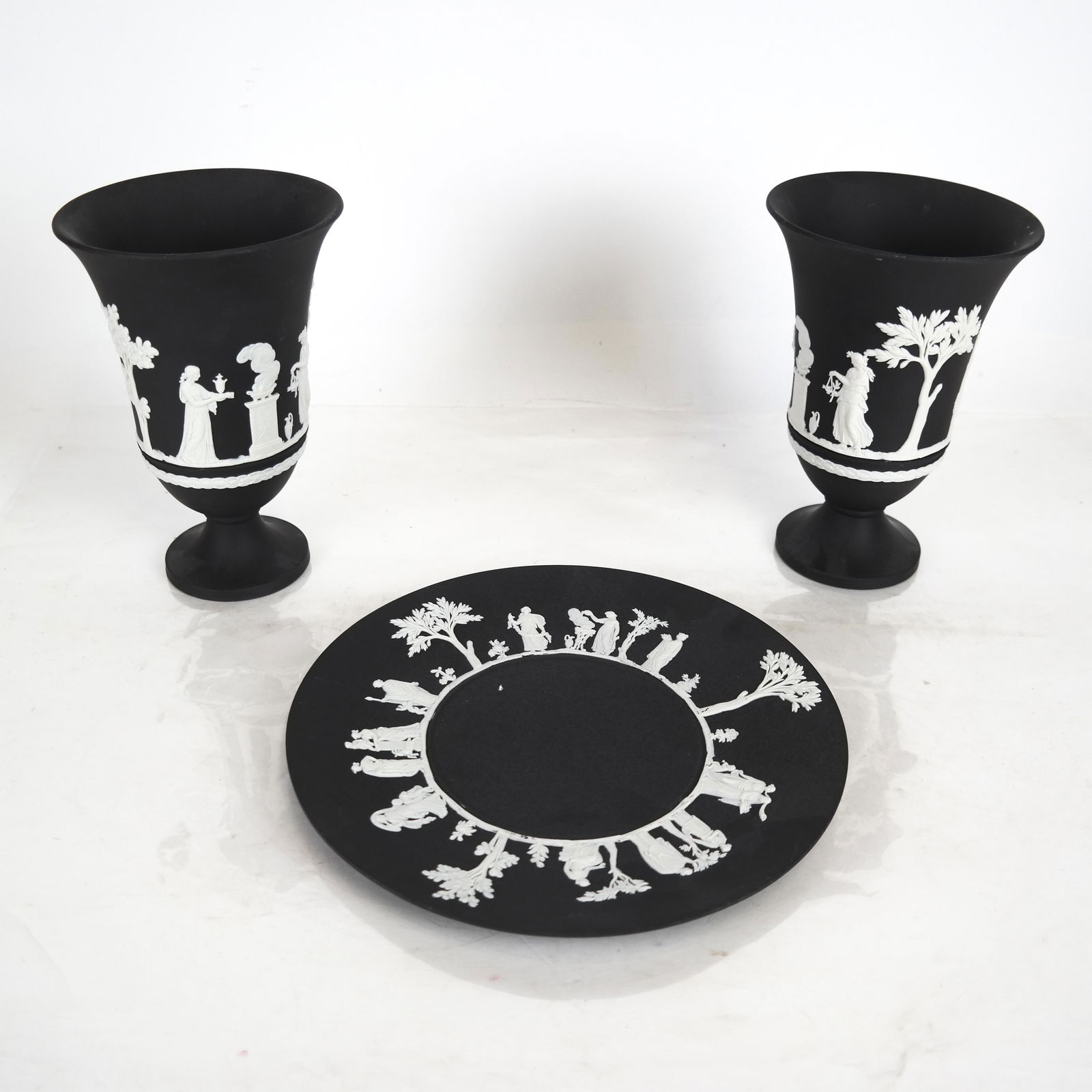 Three Wedgwood Porcelain Items (1 of 8)