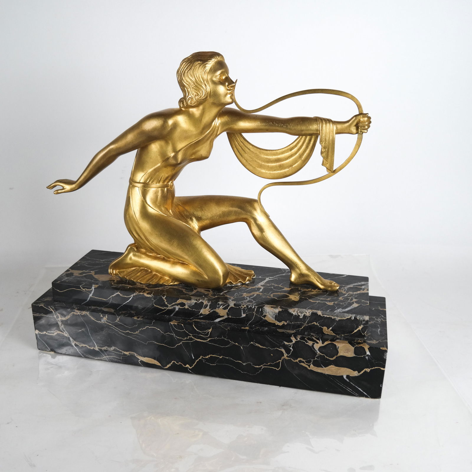 Zoltan KOWATS: Diana The Huntress Sculpture: Zoltan Kowats (alternate spelling Kovats, Kovacs) (Hungarian, 1883-1952) bronze sculpture of Diana with a bow, on a marble base. Signed "Kowats" and "Editions[?], Paris" on base. In good condition.