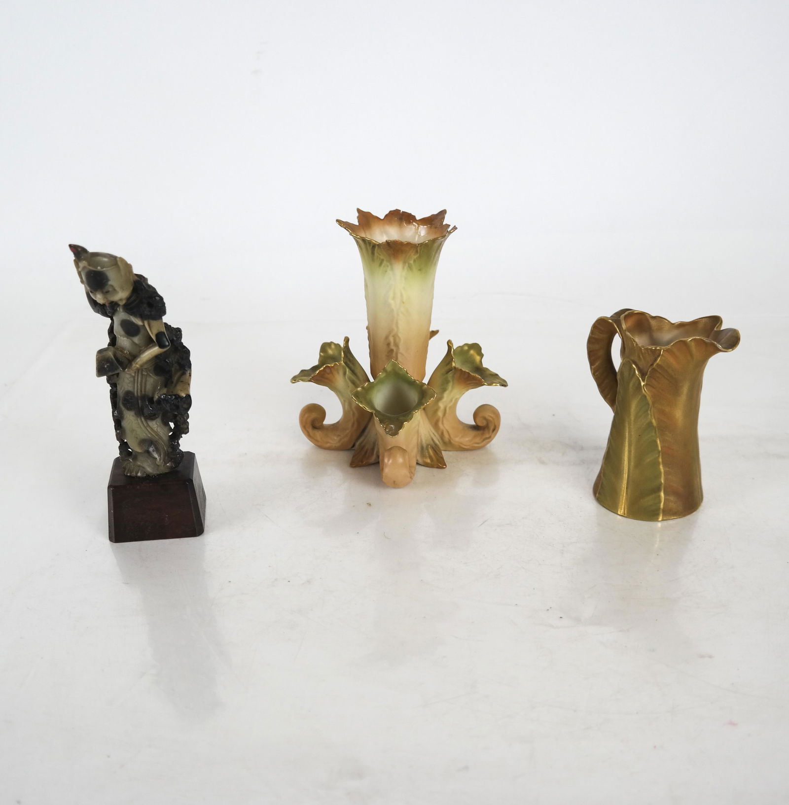 3 Items of Hardstone and Porcelain (1 of 10)