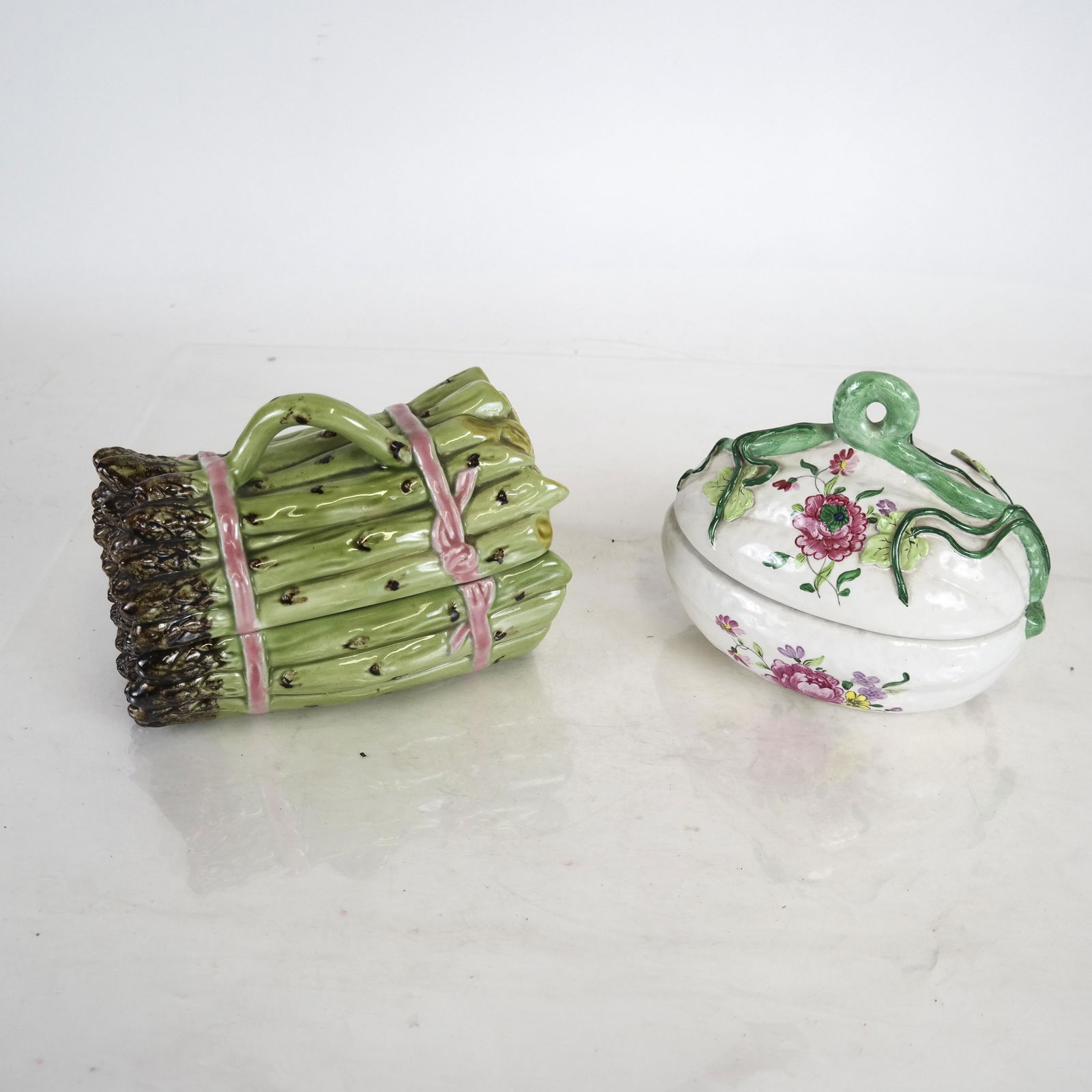 Two Porcelain Covered Dishes (1 of 11)