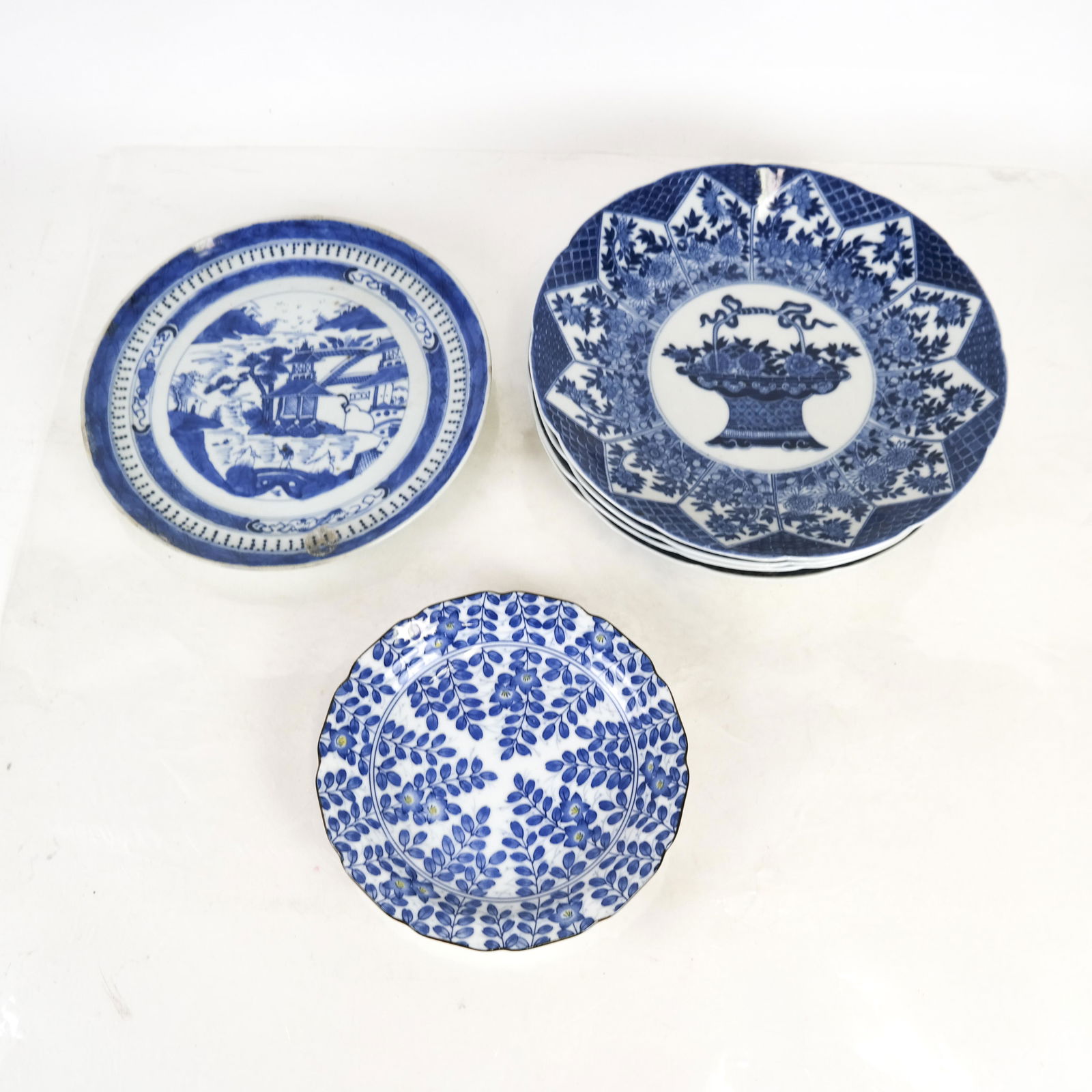 Six Antique Chinese Porcelain Items (1 of 7)