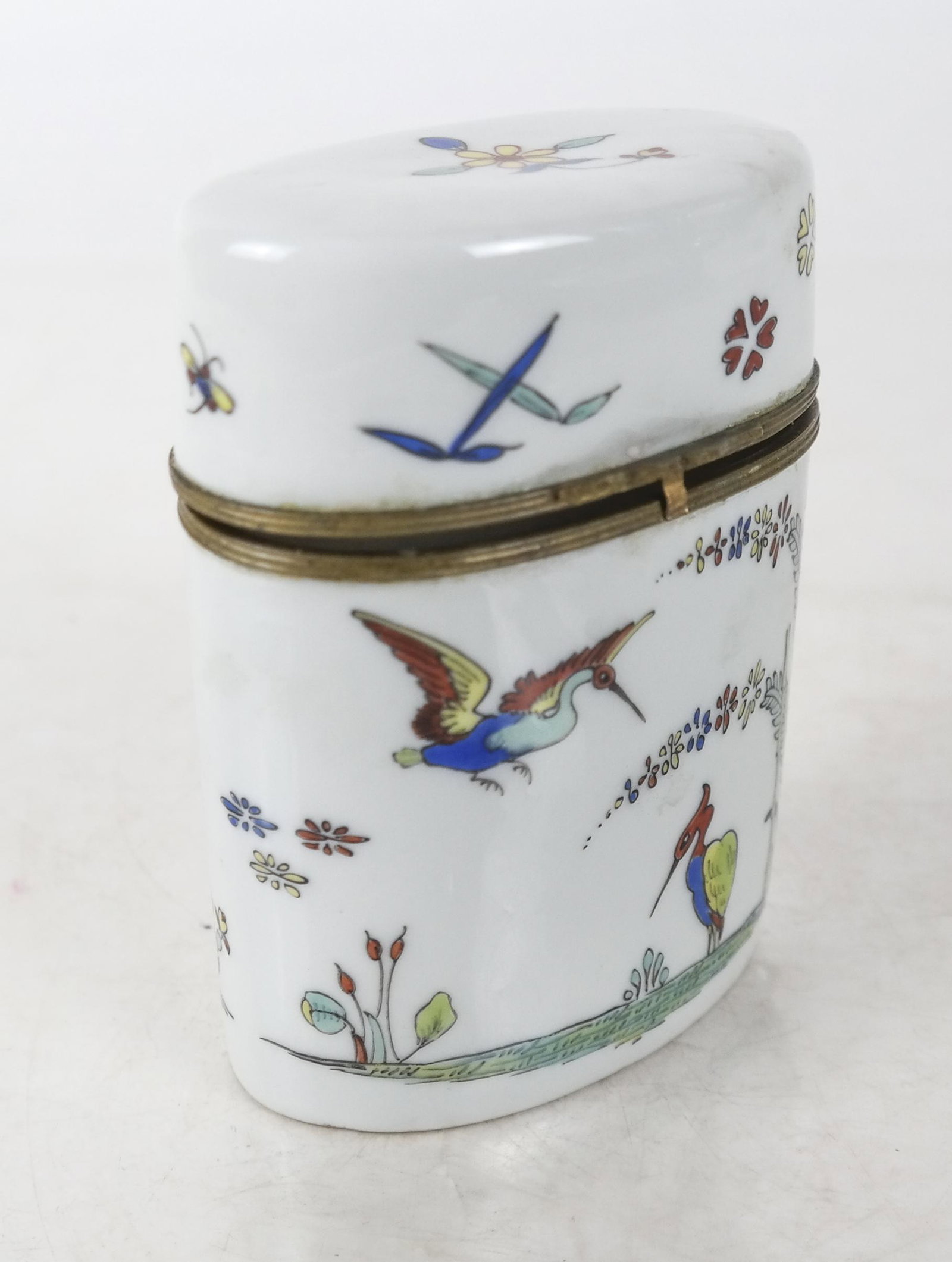 Limoges "A La Main Chantilly" Hinged Porcelain Box: Limoges "A La Main Chantilly" hinged porcelain box. [4 1/4 x 3 1/8 x 2 inches]. In good condition; no chips, cracks or repairs.