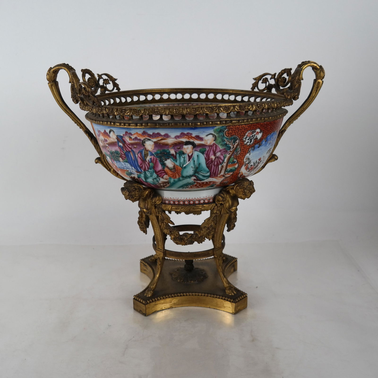 Antique Chinese Export Centerpiece Bowl (1 of 8)