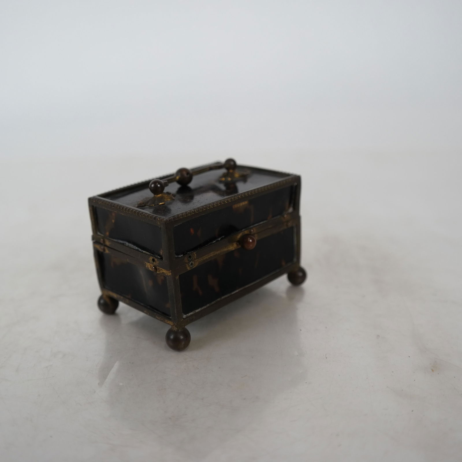Continental Brass Footed Patch Box (1 of 5)