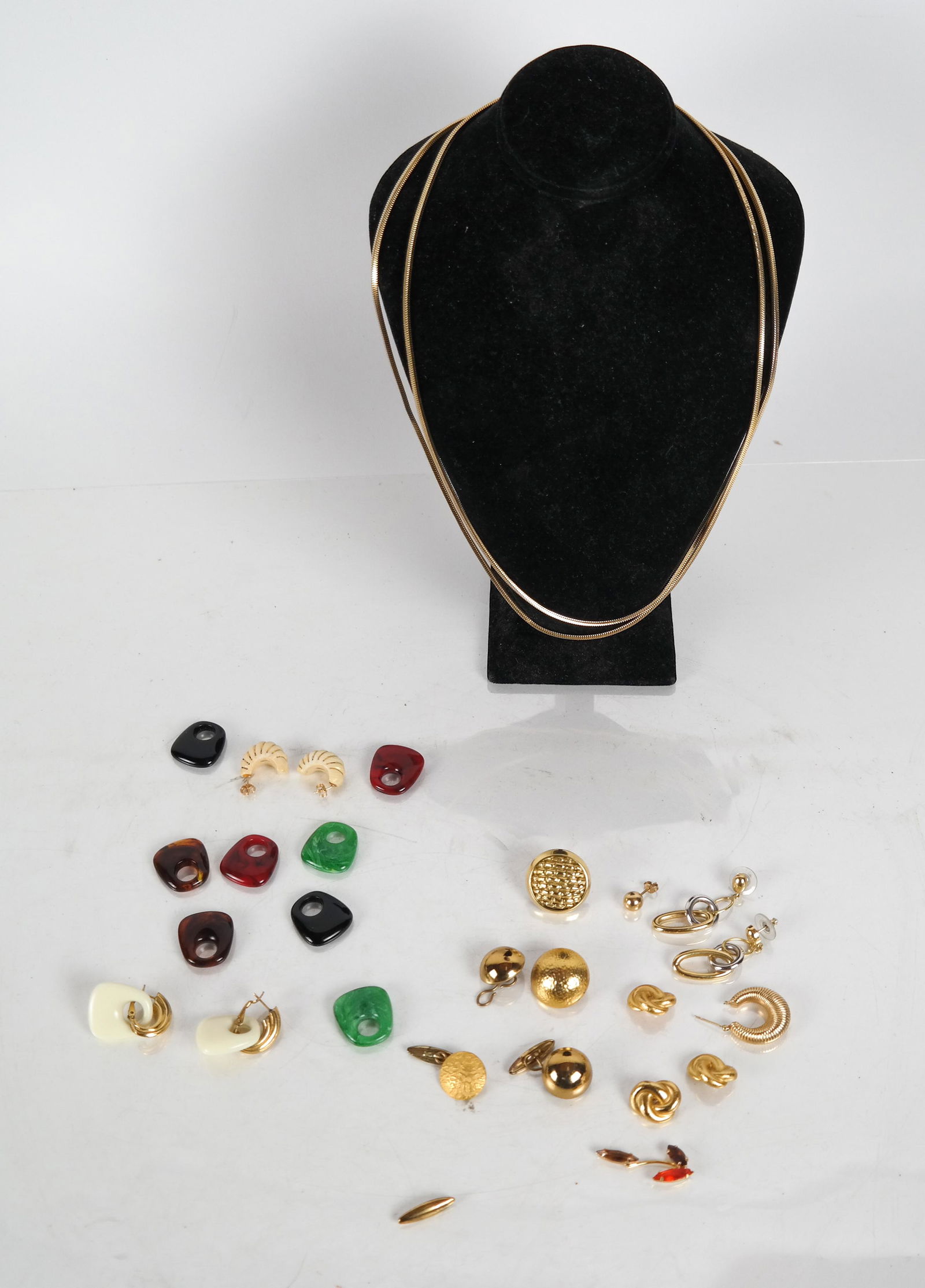 14K Yellow Gold and Nice Group Costume (1 of 5)