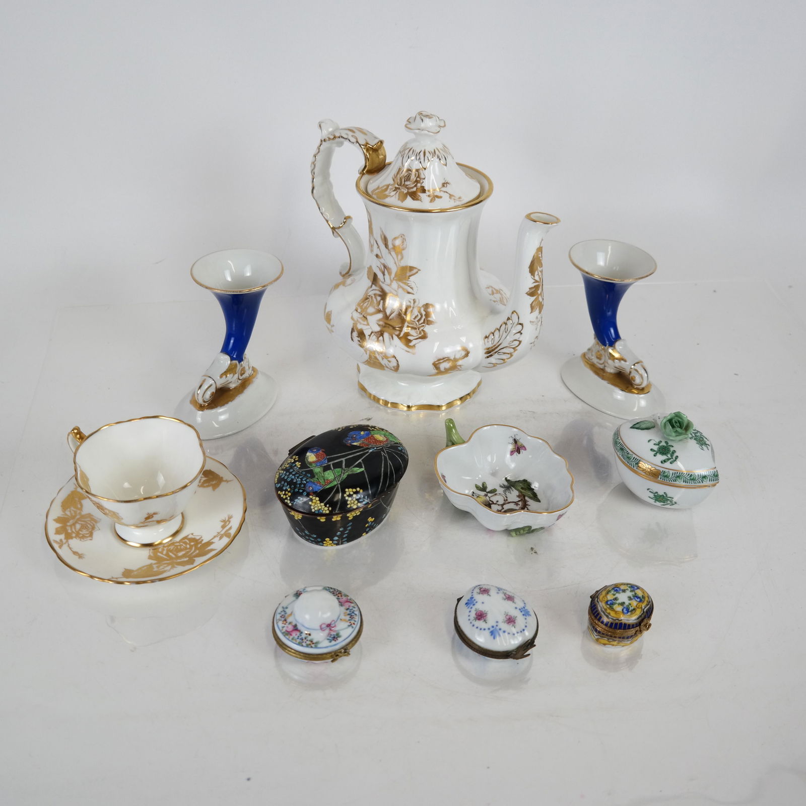Group of 11 Porcelain Items (1 of 12)