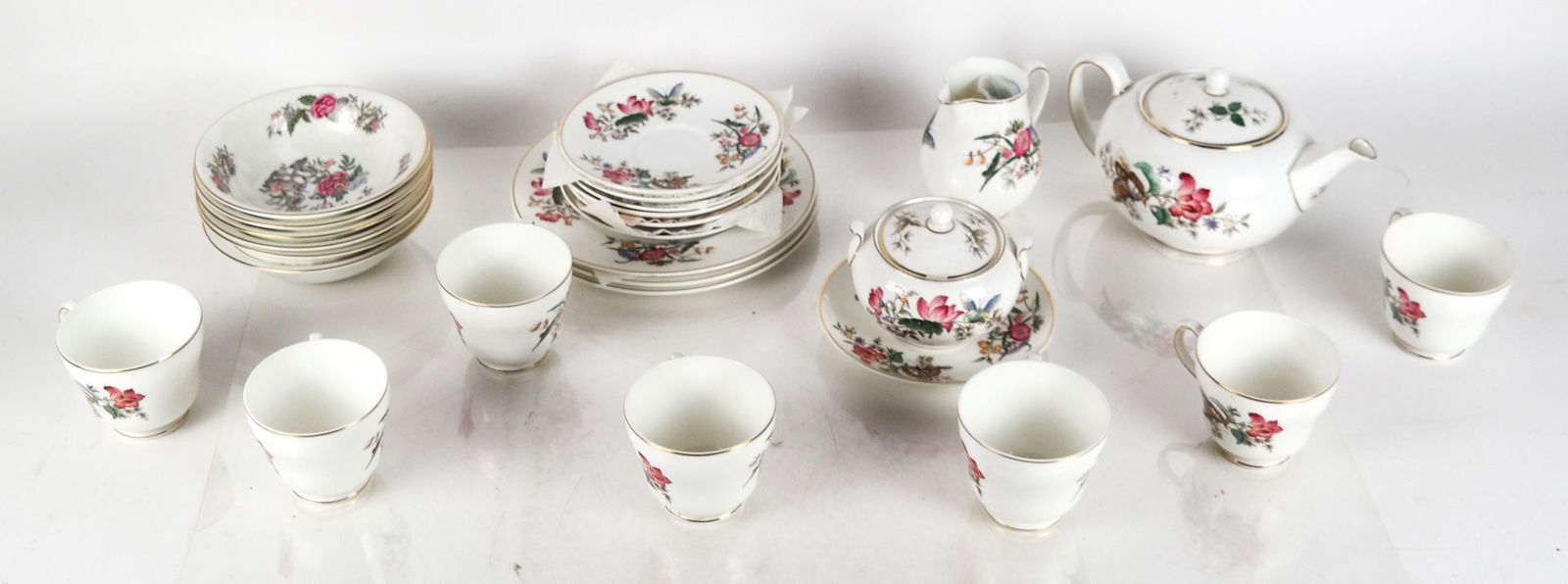 Lot of 20 Pcs. Wedgwood China, in Two Patterns (1 of 7)