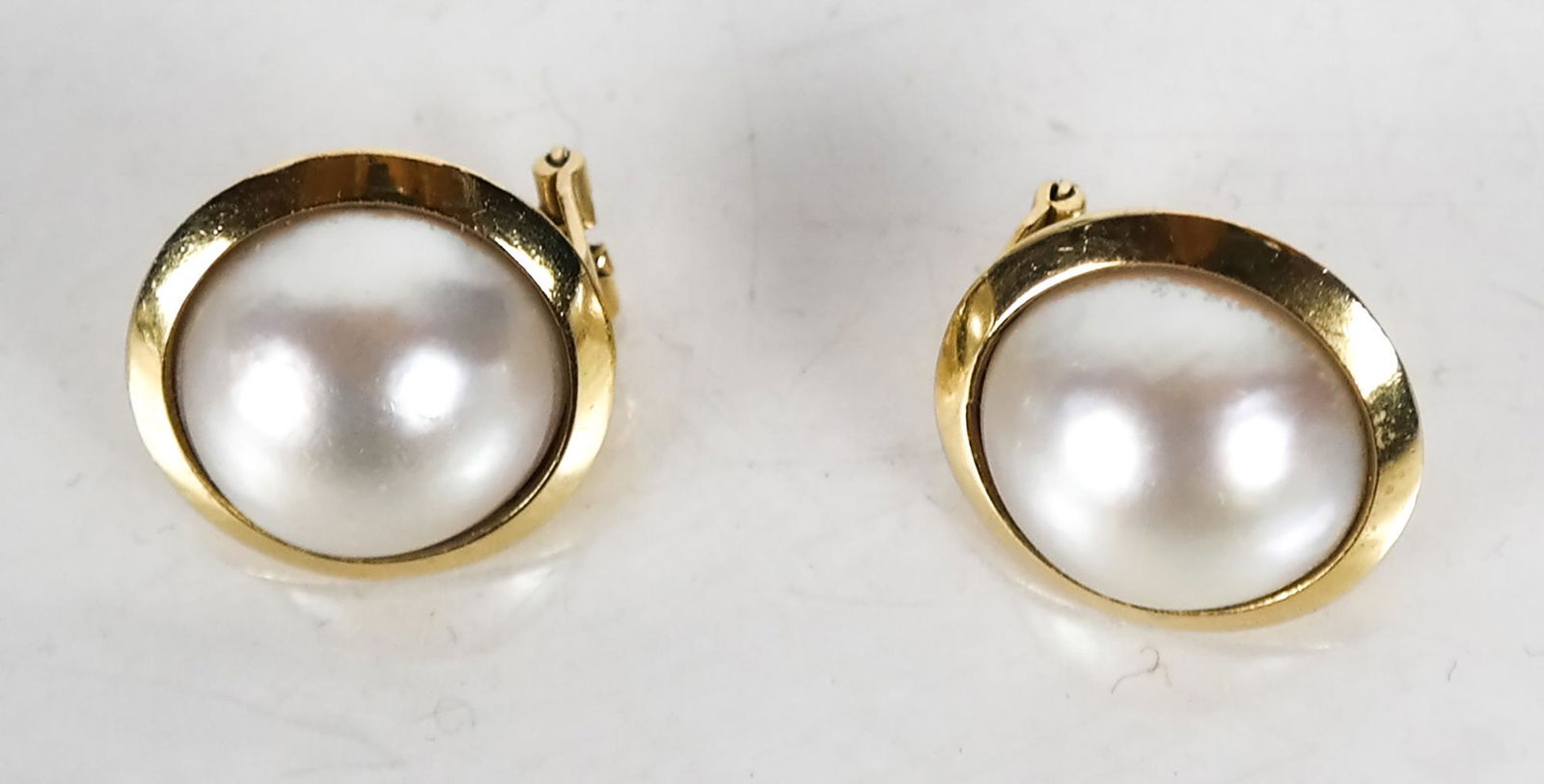 Pair Vintage 18K Yellow Gold Mabe Pearl Earrings (1 of 3)