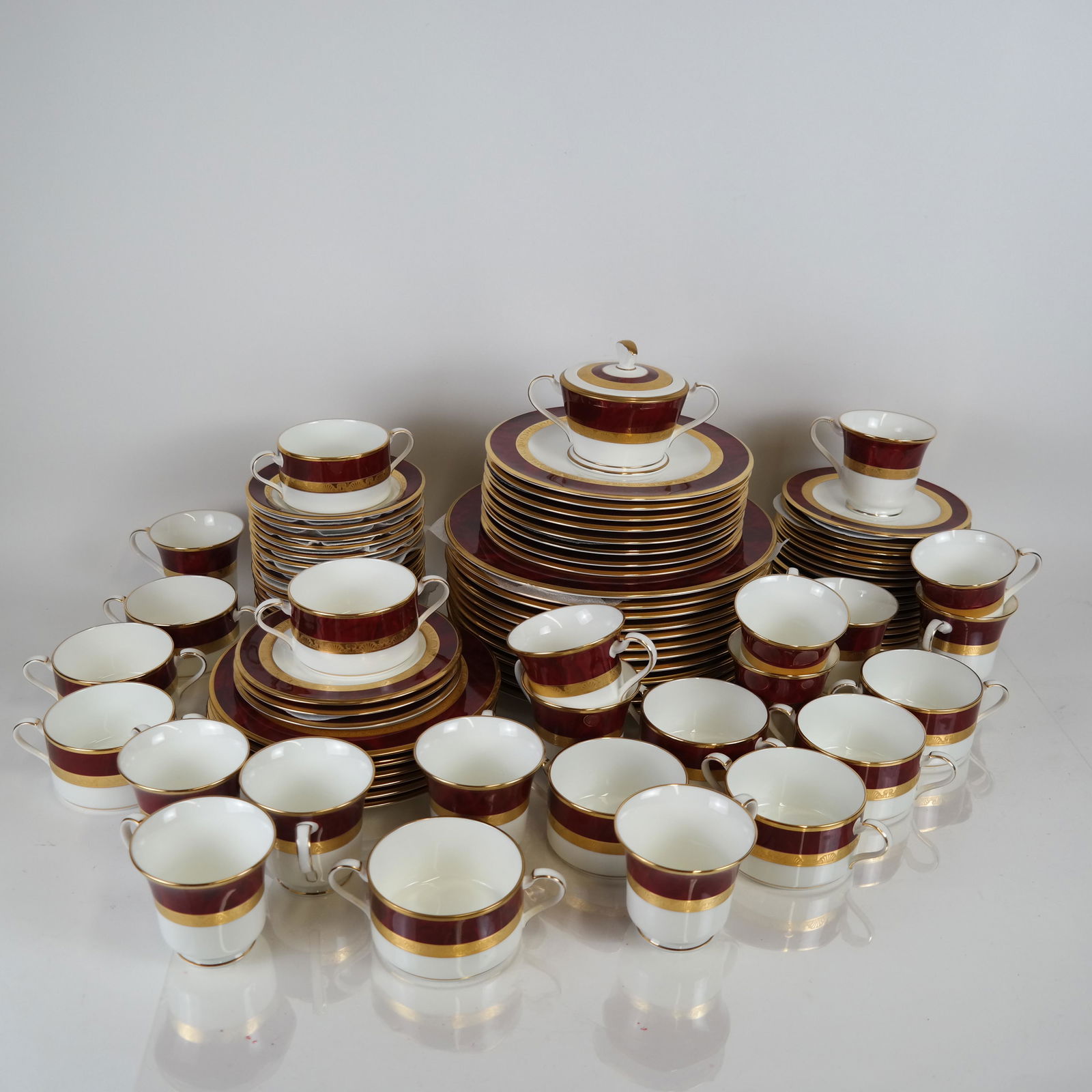 Noritake "Hemingway" China Dinner Service - 85 Pcs (1 of 3)