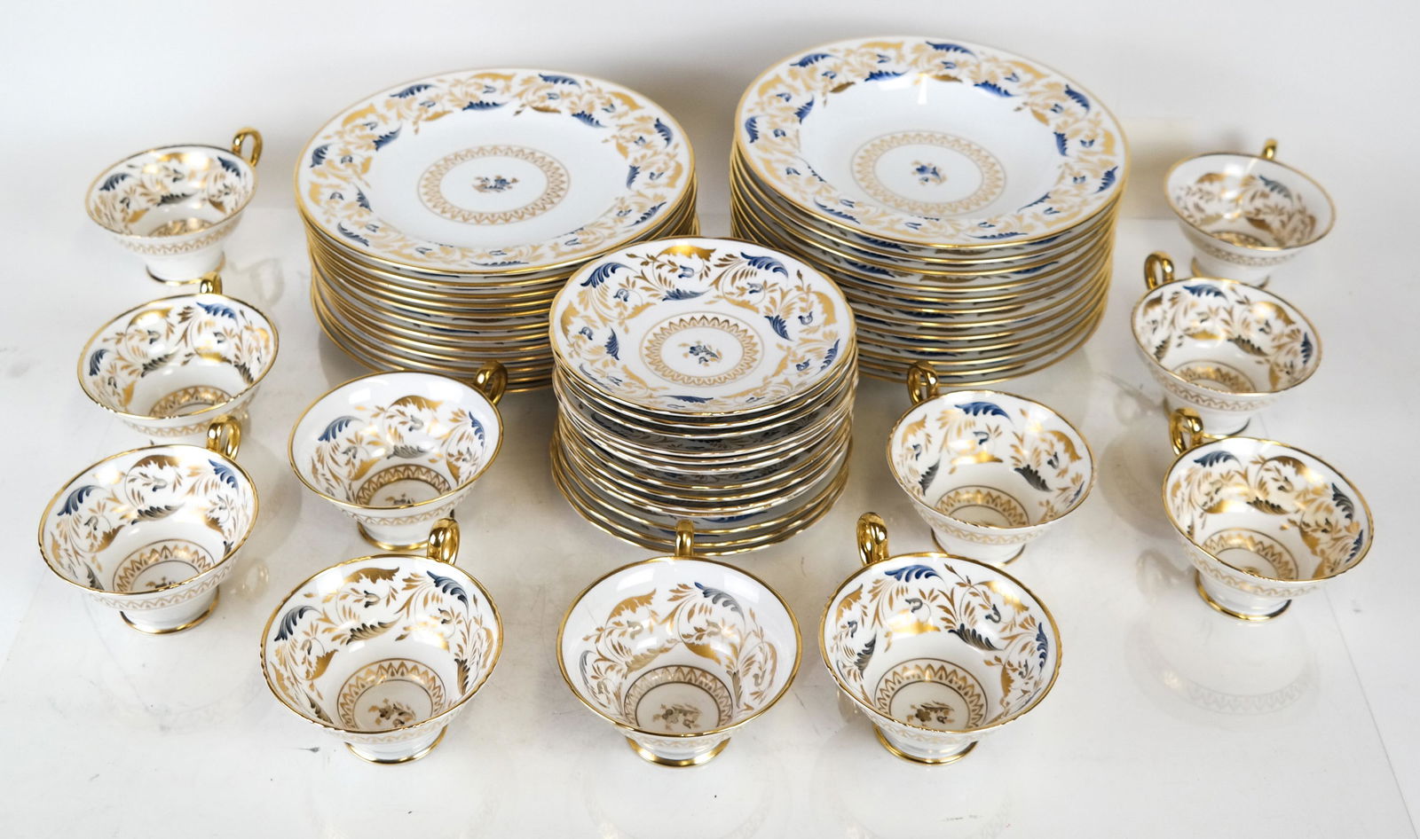 40 Pcs. Copeland's Dinnerware. (1 of 9)