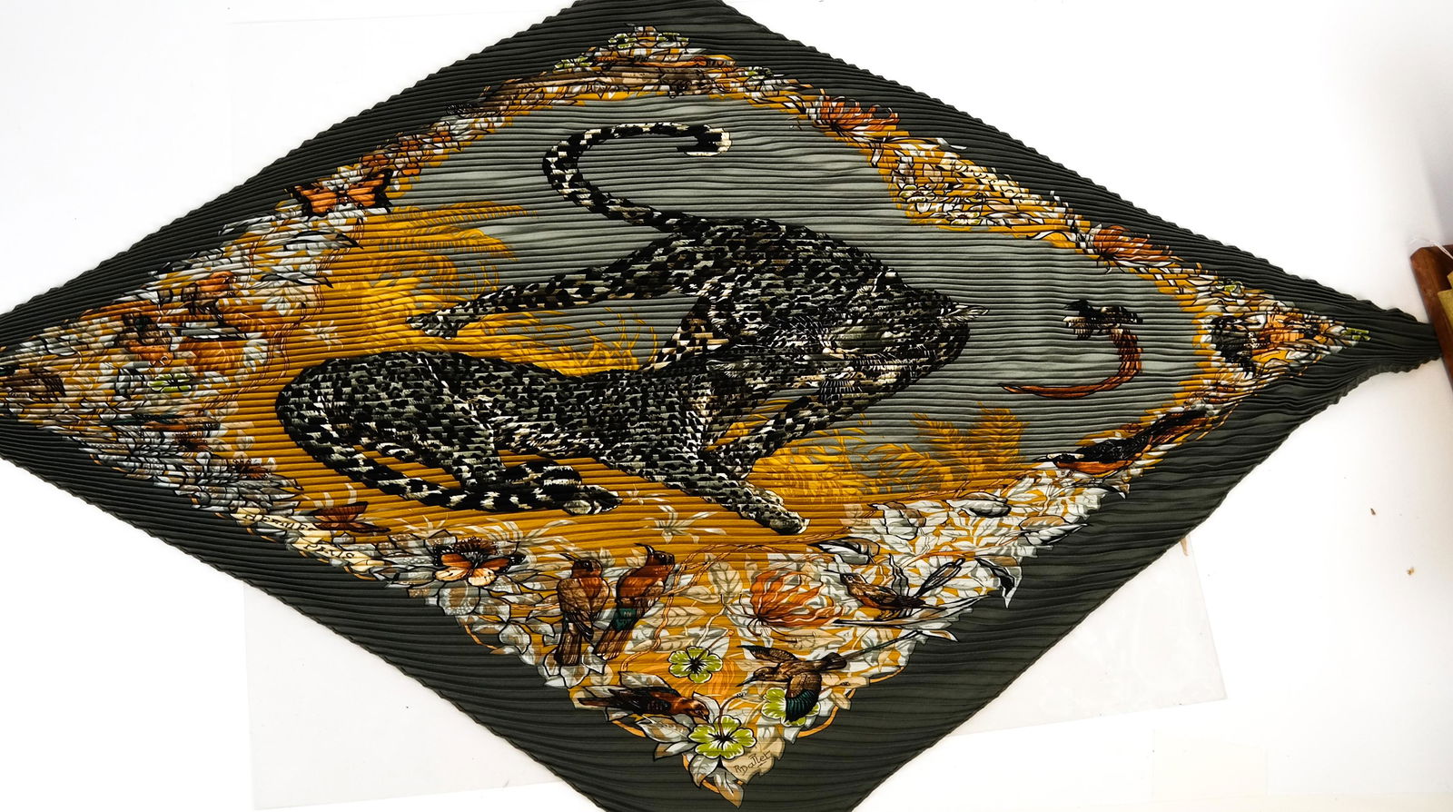 HERMES Crinkle Pleated 100% Silk Scarf (1 of 6)