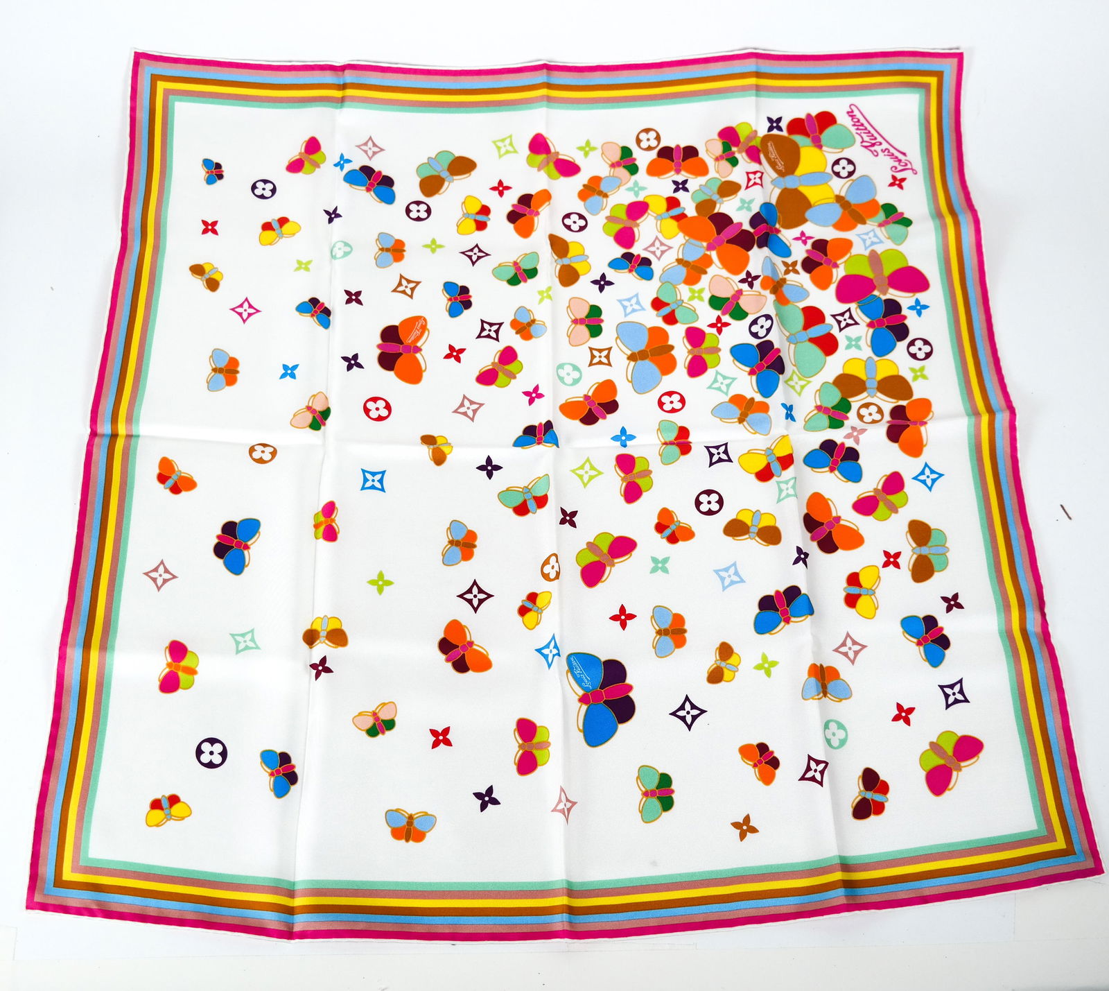 Louis VUITTON 100% Silk Scarf (1 of 7)