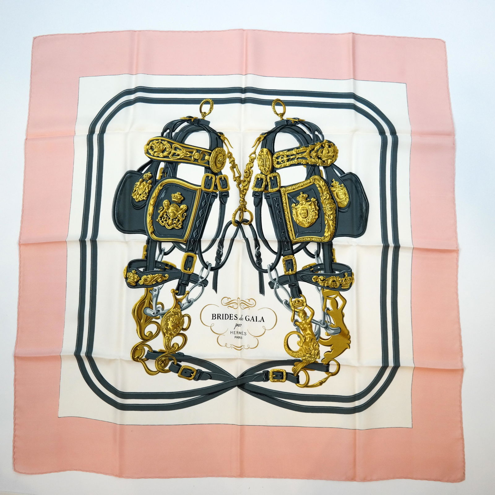 HERMES 100% Silk Scarf (1 of 4)