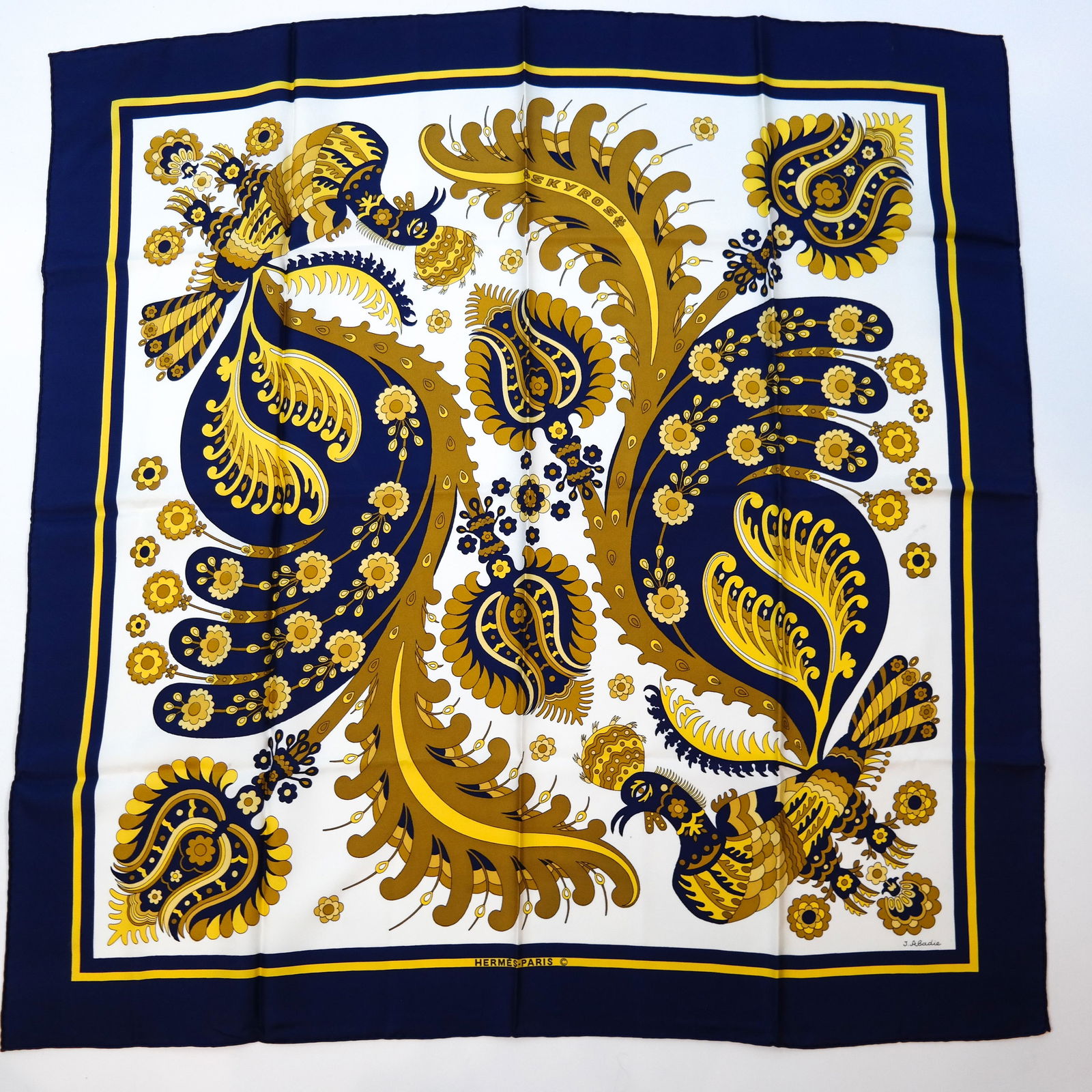 HERMES 100% Silk Scarf (1 of 5)